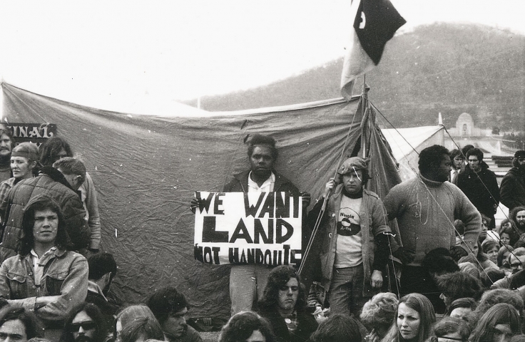 Group of protesters at the Aboriginal land rights demonstration, Parliament House, Canberra, 30 July 1972. National Library of Australia obj. 149418663. Photo: Ken Middleton